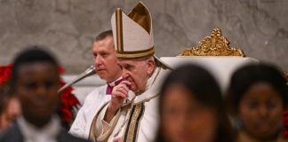 Papa, “Il dolore per i bambini divorati da guerre e povertà”