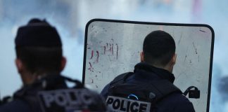 Francia, fermati due sospetti a Parigi: volevano “far saltare tutto per aria”
