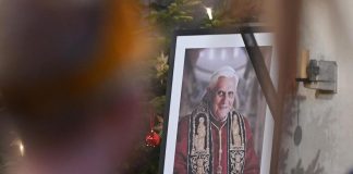 Morto Benedetto XVI, fu il primo Papa a benedire su Twitter
