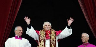 Ratzinger, le sue prime parole da Papa: “Umile lavoratore nella vigna del Signore”