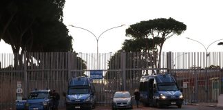 Carceri, lanciate bombe molotov in parcheggio Rebibbia femminile