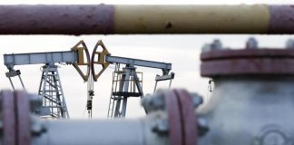 Ucraina, Russia verso taglio produzione petrolio del 5-7%