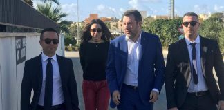 Migranti, Salvini a Lampedusa: “Soldi in manovra per l’isola”
