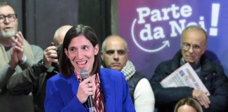 Pd, la corsa di Elly Schlein parte sulle note di ‘Bella ciao’