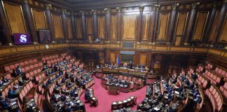 Manovra 2023, protesta delle opposizioni: slitta voto finale