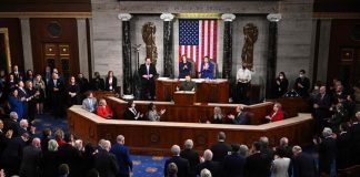 Zelensky al Congresso Usa: “Ucraina è viva, non ci arrenderemo mai”