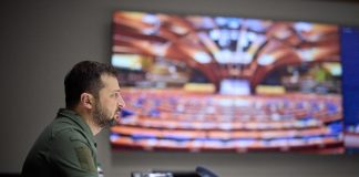 Ucraina, Zelensky: “Russia distrugge il Donbass”