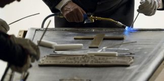 Benedetto XVI, aperte le Grotte Vaticane per omaggio a tomba Ratzinger