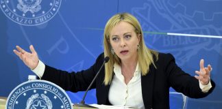 Carburanti, Meloni “Giusto tagliare le accise, ma ora non è possibile”
