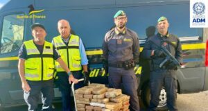 Sequestrati al porto di Livorno 180 kg di cocaina nascosta tra le banane