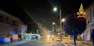 Auto si ribalta vicino a Roma, morti 5 giovani