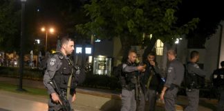 Attacco terroristico a Gerusalemme, diversi morti e attentatore ucciso