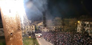 In 5 mila a Revere per l’incendio della Torre: la vecia brucia bene, buoni gli auspici per il 2023