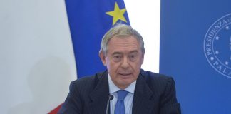 Prezzi benzina, ministro Urso: “Aumenti ingiustificabili”