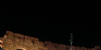 Arena Verona, cade pezzo di stella di Natale: danneggiati gradoni