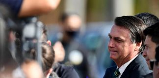 Bolsonaro, la nuova vita in Florida tra fast food e selfie con sostenitori