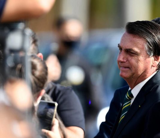 Bolsonaro, la nuova vita in Florida tra fast food e selfie con sostenitori