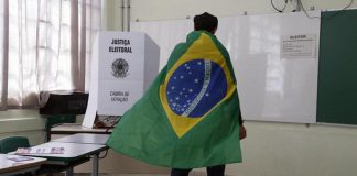 Brasile, rivoltosi con maglia Selacao: Bolsonaro esortò a indossarla