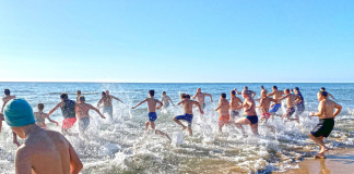 Capodanno, Tradizionale bagno a mare a Tre Fontane