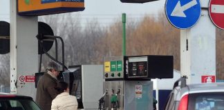 Caro carburante, oggi governo incontra sindacati su prezzo benzina