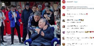 Vincenzo Mollica festeggia i 70 anni con Fiorello, trono e torta in Via Asiago