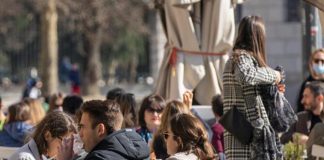 Covid, giù tutti i dati: -38% contagi e -25,7% morti in 7 giorni