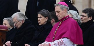 Padre Georg attacca Papa Francesco: “Mi dimezzò come prefetto, io scioccato”