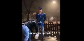 Milano, bruciano manichino poliziotto: denunciati padre e figlio