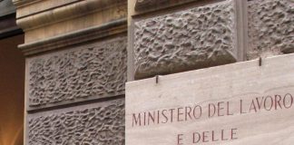 Lavoro, contratti a termine più facili: il Jobs act va potenziato o abolito?