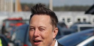 Tesla, Musk difende i tweet nel processo sulla privatizzazione