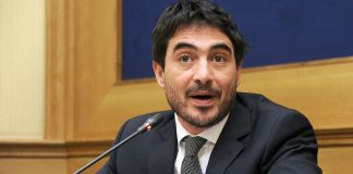 Armi a Ucraina, Fratoianni: “Bocciata la democrazia parlamentare”