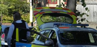 Spari da auto vicino chiesa a Londra, ferite 3 donne e una bambina