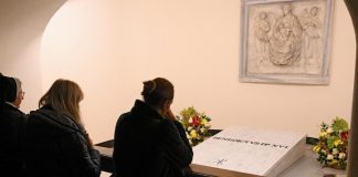 Benedetto XVI, aperte Grotte Vaticane per omaggio fedeli alla tomba