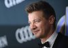 Jeremy Renner operato, star di ‘Avengers’ ancora grave