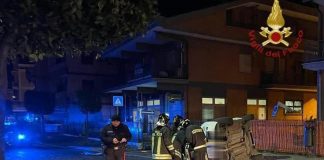 Incidente a Roma, auto si ribalta: morti 5 giovani