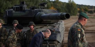Ucraina, Scholz: “Parlerò con Putin, tocca a lui mettere fine a guerra”