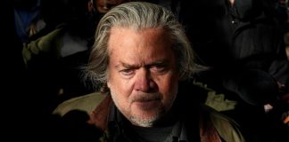 Brasile, Bannon esalta i rivoltosi pro Bolsonaro: “Sono freedom fighter”