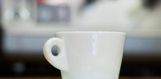 “Bere caffè aiuta a mantenere bassa la pressione”: lo studio