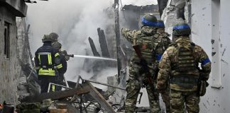Ucraina, colpito condominio a Kharkiv. Zelensky chiede altre armi