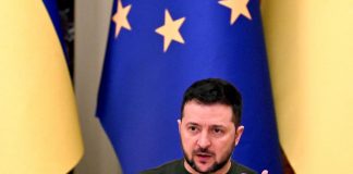 Ucraina, Zelensky a Germania: “Dateci i tank, la gente qui muore”