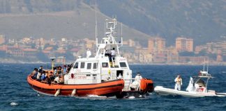 Immigrazione, naufragio nel Crotonese, una trentina le vittime