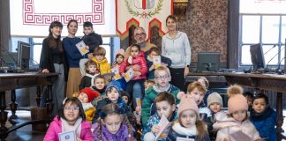 I piccoli della Strozzi in Municipio per timbrare le loro “Carte di Identità”