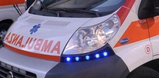 Incidente Roma, auto contro albero: gravi 4 giovani