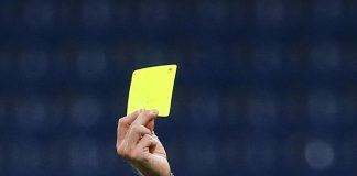 Insulti razzisti all’arbitro, direttore di gara chiude la partita