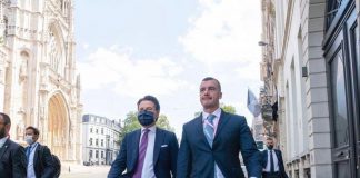 Casalino: “Errore non candidarmi ma lo farò – ho fatto sesso con centinaia di donne”