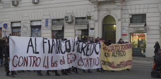 Cospito, corteo a Roma: tre denunciati per disordini