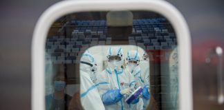 Covid, Cina: “Fuga da laboratorio? Improbabile, decide la scienza non la politica”