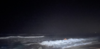 Un superstite: “Il motore ha fatto fumo e la barca si è spezzata”