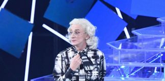 Sanremo 2023, Drusilla Foer sul palco con ragazza italoiraniana