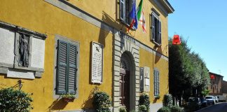 Lajatico, volantino omofobo contro il sindaco: “Figli, non omosessuali”